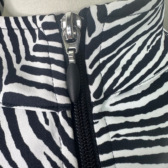 Chico’s Zip Front Pockets Zebra Zenergy Jacket XL - Picture 6 of 7